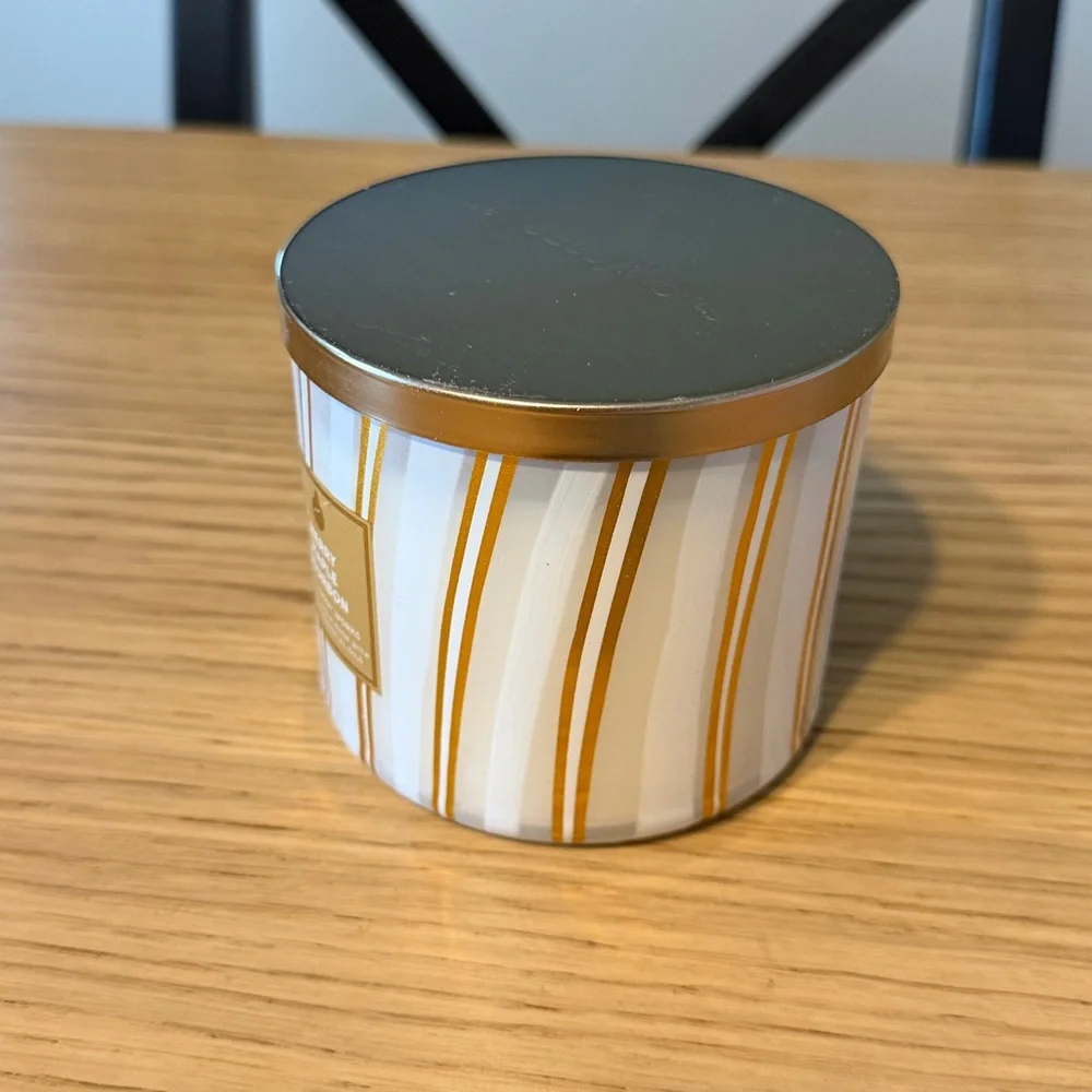 Bath & Body Works 3 Wick Candle. Merry Maple Bourbon.